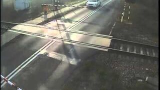Rowerzysta wjechał w rozpędzone pendolino i przeżył!