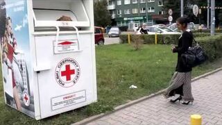 Jak można okradać Czerwony Krzyż?