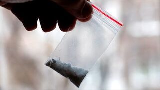 Wypadające narkotyki / Drugs falling out