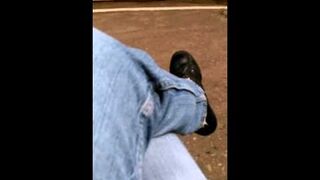 Pani spikerka ze stacji PKP próbuje czytać po angielsku