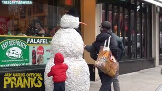 Bałwan straszy ludzi!