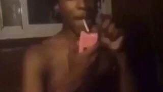 Zapalanie papierosa paralizatorem