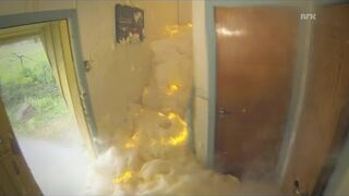 Podpalili beczkę pianki montażowej w domu!