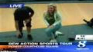 Wpadka reporterki i wpadka skateboardzisty