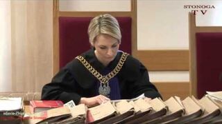 Oskarżony do Sądu "ty czerwona szmato"