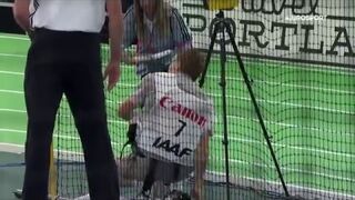 "Ouch" - Amerykanka trafiła kulą w fotoreportera