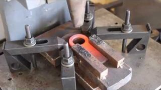 Kucie otwieraczy do butelek