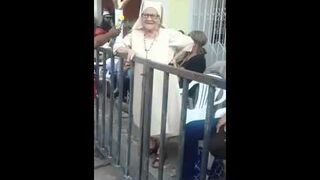 Wesoła zakonnica z niespodzianką!