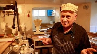 Człowiek, który od 57 lat piecze słodkie bułki