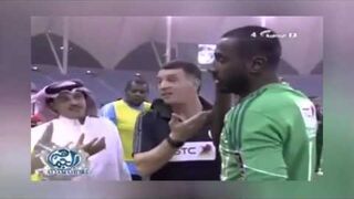 Bramkarz nie mógł zagrać z powodu "antyislamskiej" fryzury. Obcięli mu włosy!