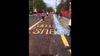 Ludzie kradną wodę przeznaczoną dla maratończyków