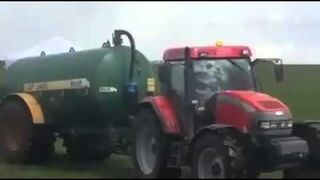 Rolnik zakańcza imprezę na łące gnojówką