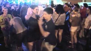 14-latek poprosił ją do tańca. Tego się nie spodziewała!