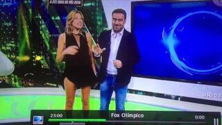 Przez przypadek pokazała majtki na żywo! Alina Moine