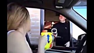 Kolejny nieudany żart z pistoletem na wodę w fast food