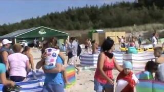 Dzik na plaży w Karwi zaatakował plażowiczów