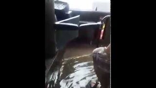 Rzeka w autobusie po nawałnicy w Łodzi