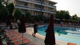 Walka Niemców o leżaki na basnie