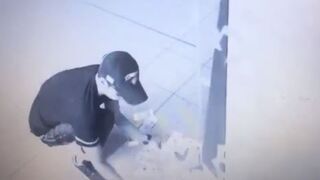Bankomat zaczął wyrzucać z siebie wszystkie pieniądze!
