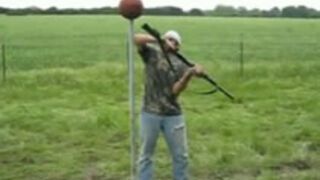 Niesamowite rzuty do kosza z przedziwnych miejsc i pozycji