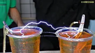 Wodne rozprzestrzenianie elektryczność ⚡ Most wodny
