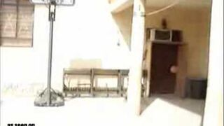 Żołnierze grają w kosza