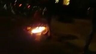 Niechcący podpalił samochód na parkingu