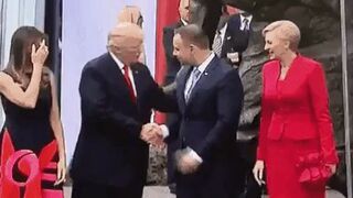 Agata Duda trolluje Donalda Trumpa i podaje rękę Melanii