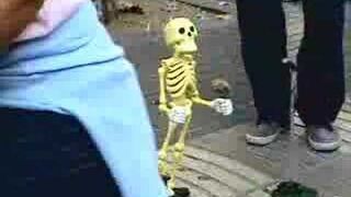 Tańczący kościotrup kukiełka