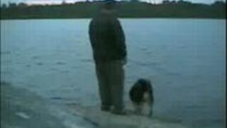Mężczyzna + pies = jezioro