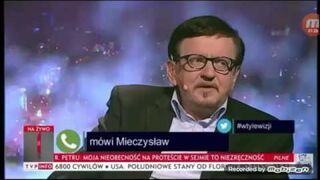 Telefon człowieka parzonego mikrofalami do TV