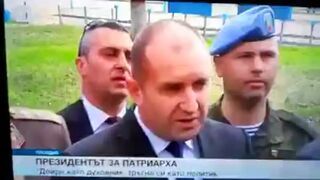 Prezydent Bułgarii robi pokaz na drążku