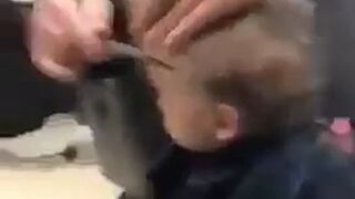 Pierwsza wizyta dziecka u fryzjera