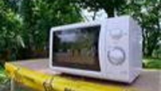 Braniacy - Balon z czystym tlenem w mikrofalówce