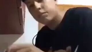 Chciał wkręcić dziewczynę z pringles