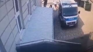 Pobił dwóch policjantów i uciekł z prze Sądu w Piasecznie