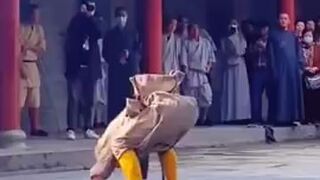 Niesamowity pokaz kung-fu mnicha Shaolin
