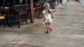 Zabawa z delfinem