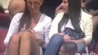 O czym rozmawiają ten panie?