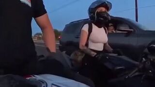 Motocyklowy flirt na światłach