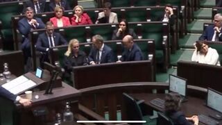 Dziwne zachowanie Tuska w stosunku do Nowackiej w sejmie