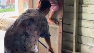 Kiedy mama myje podłogę