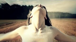 Easy Deviance - Silence ! Ładna piosenka i zmysłowy klip..