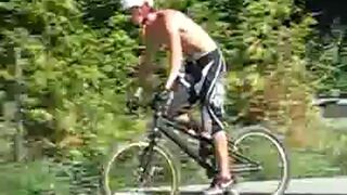 Nieudany trik na rowerze