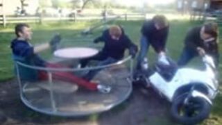 Motor + karuzela =  Fail