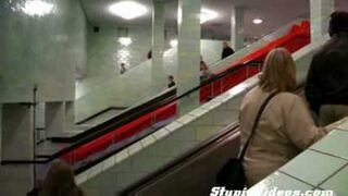 Zjeżdżalnia w Metrze