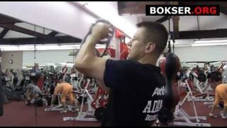 Tomasz Adamek ćwiczy na Burn Machine