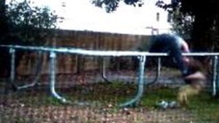 Trampolina i mocne kopniecie dziecka