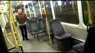 Śmieszny wypadek w tramwaju