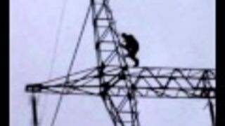 Mistrz na słupie wysokiego napięcia